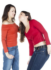 deux amies tirer par lles cheveux dispute