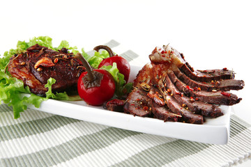 beef meat slices on ceramic plate