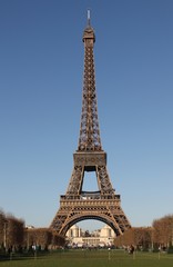 Fototapeta na wymiar Full view of the Eiffel Tower in Paris with deep blue sky