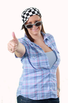 ragazza con occhiali buffi