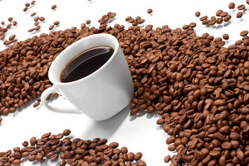 Cup with coffee, costing on coffee grain