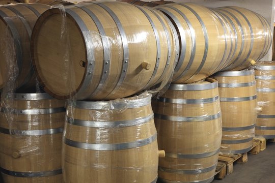 Weinkeller, kleine Barrique - neue unbenutzte F&auml;sser