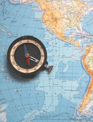 Obraz na płótnie Canvas Kompas i mapa