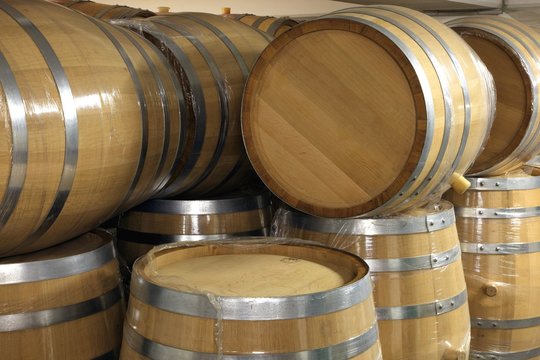 Weinkeller, kleine Barrique - neue unbenutzte F&auml;sser
