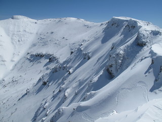 Crête enneigée dans les Monts du cantal