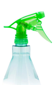 Pulv&eacute;risateur &agrave; eau ou d&eacute;tergeant &agrave; l'int&eacute;rieur sur fond blanc