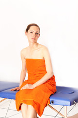 Frau  auf der Massageliege
