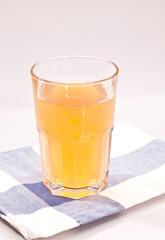 glass of apple juice