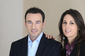 Portrait d'un couple souriant