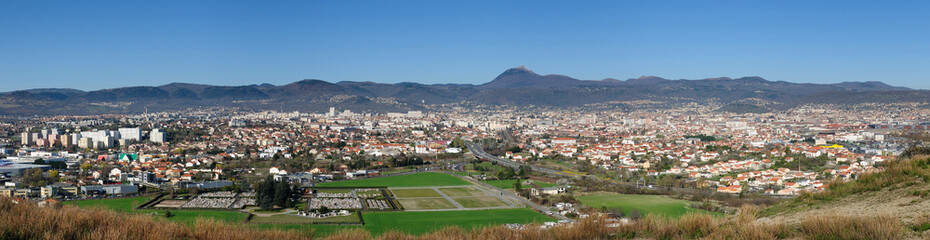 Fototapeta na wymiar Panorama z Clermont-Ferrand