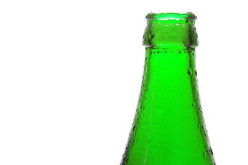 Grüne Flasche mit Kondenswasser
