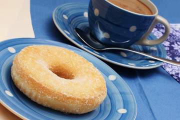 tasse kaffee mit donut