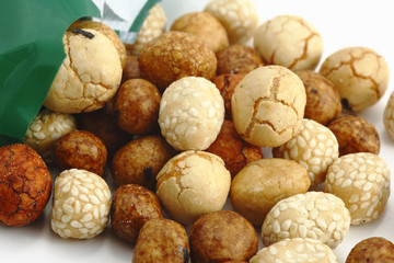 japanese peanut crackres