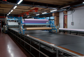 Industria tessile: taglio automatico tessuti