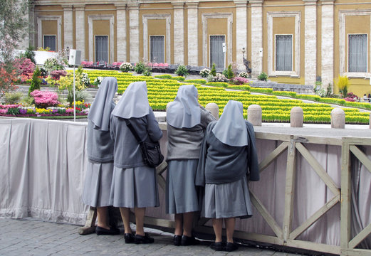 Suore in vaticano