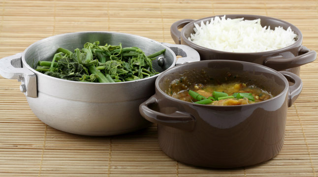 plats v&eacute;g&eacute;tariens typiquement cr&eacute;ole : riz, br&egrave;des, rougail