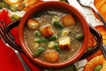 Zuppa di asparagi verdi