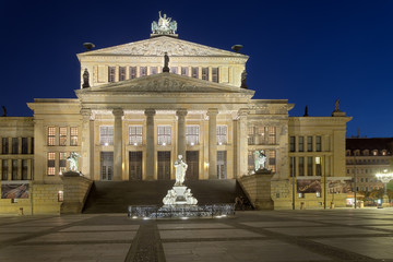 Schauspielhaus Berlin beleuchtet hdr