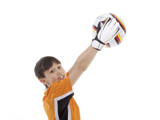 junge spielt fu&szlig;ball torwart