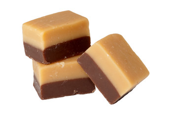 Gestapelte Toffees mit heller und dunkler Schicht