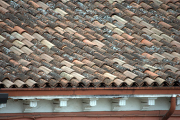 dettaglio di un tetto con tegole