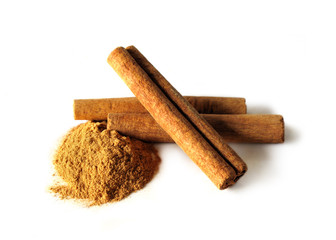 bâton et poudre de cannelle