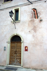 ingresso di un palazzo - facciata