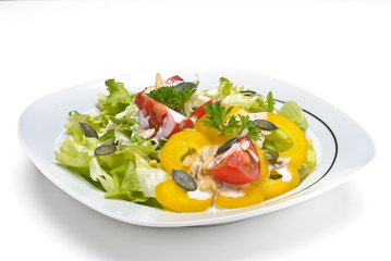 Salat mit Paprika und Kürbiskernen