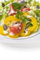 Salat mit Paprika und Kürbiskernen