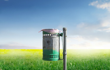 Trash bin