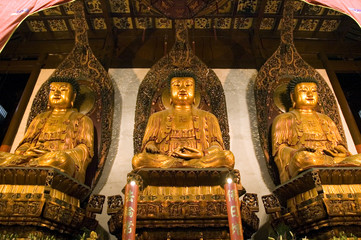 Shanghai - inside Jade Buddha Temple © BartekMagierowski