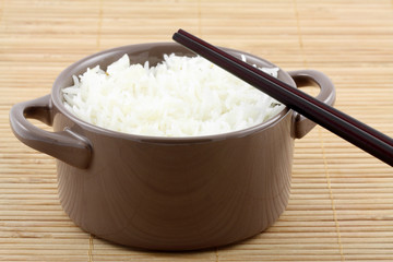 marmite riz blanc chinois, fond bambou