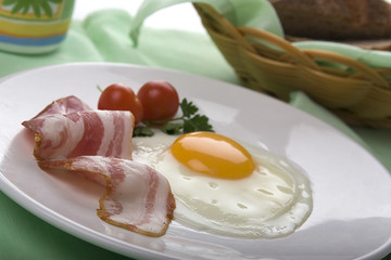 Fried egg with bacon