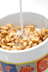 Taza de cereales con leche
