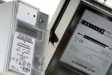 Drehstromzähler Digital und Analog