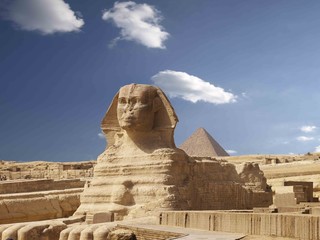 Sphinx und Pyramide von Kairo