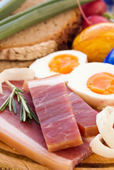 Deftiges Osterfrühstück