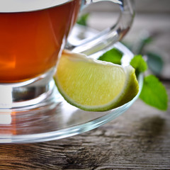 heißer tee mit zitrone