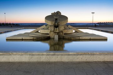 Pescara Monumento all'alba