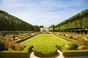 Obraz premium French garden in Marie-Antoniette's Estate. Versailles Chateau