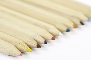 Buntstifte, isoliert auf weiß