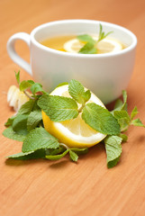 tea with lemon and mint