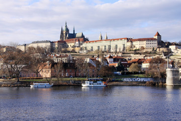Fototapeta na wymiar The winter Prague's gothic Castle above the River Vltava