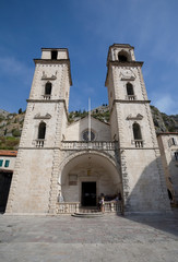 Fototapeta na wymiar Czarnogóra, Kotor, Katedra św Tryphon w pogodne dni.