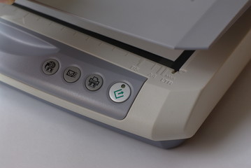 Scanner with open cower
