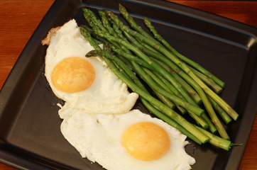 uova con asparagi