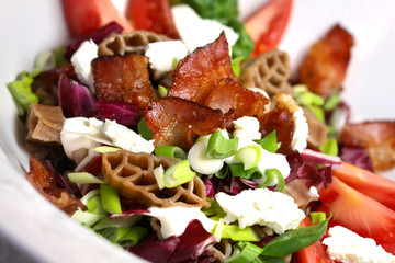 Maronennudeln mit Radicchio und Käse