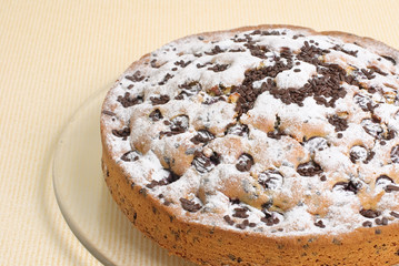 Selbst gebackener Sandkuchen mit Kirschen