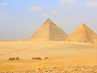 Fototapeta na wymiar Piramidy