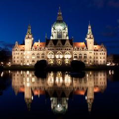 Fototapeta na wymiar Neues Rathaus w Hanowerze bei Nacht, Ratusz w Hanowerze